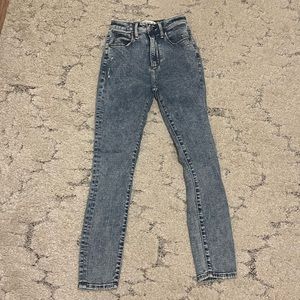 Abercrombie curve love high rise skinny jeans, never worn